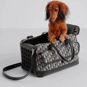 NEW Amazing pet carrier Large zip opening revealing a spacious comp…